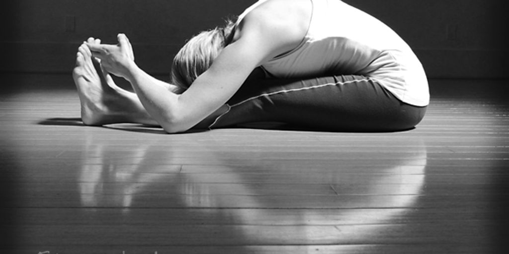 10 Best Hot Yoga Mats for Your Sweatiest Sessions - Yune Yoga