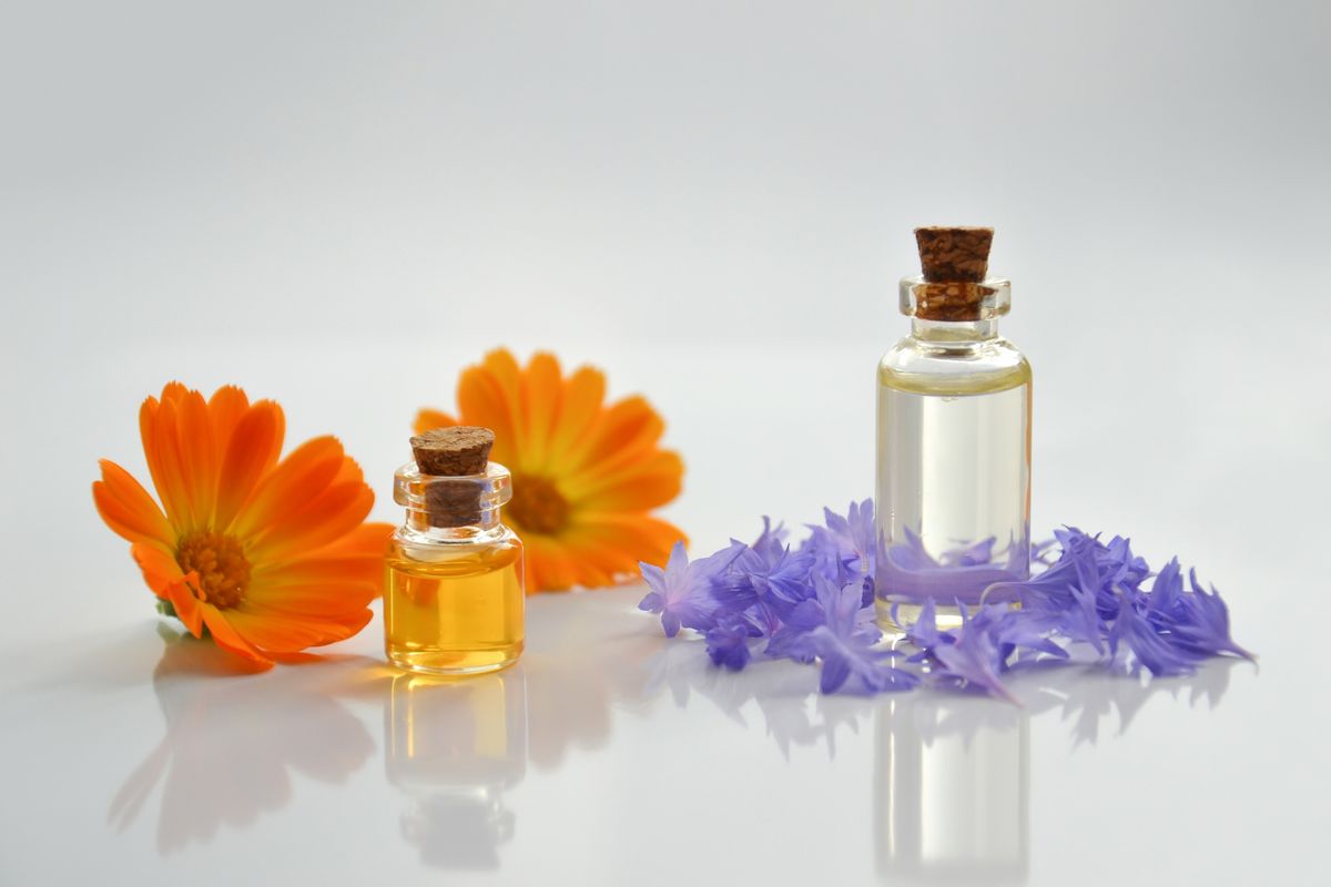 Natural and Homemade Yoga Mat Cleaners for the DIY Enthusiast