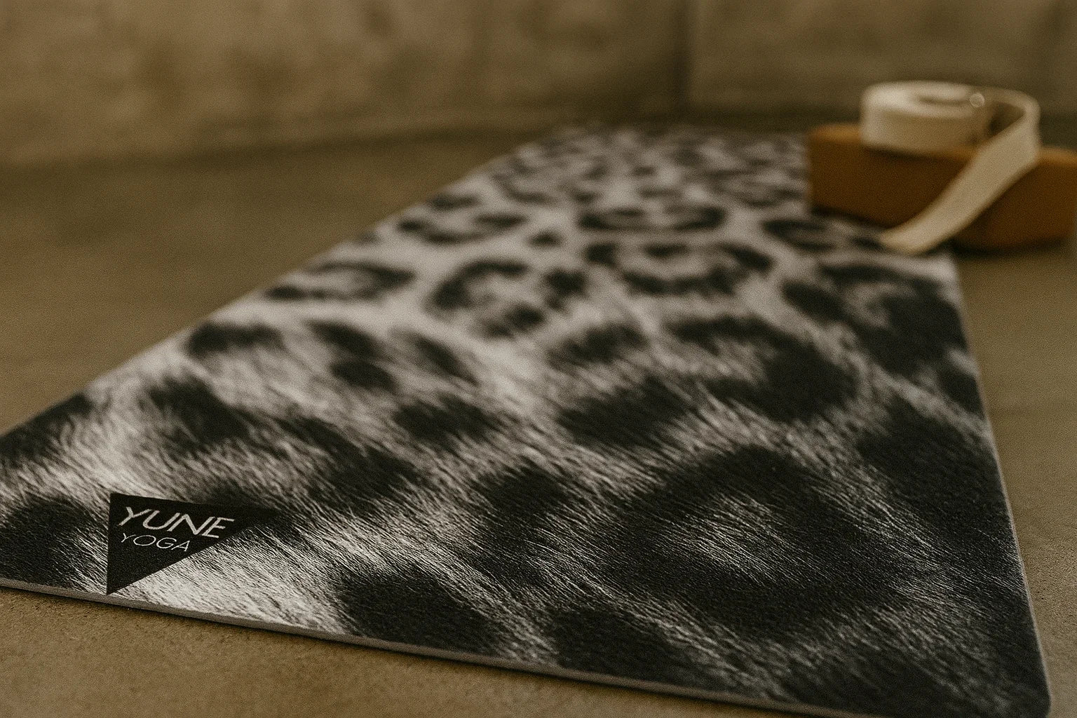 Snow Leopard Print Sustainable Yoga Mat – Ultra Grip + Eco PER | Yune