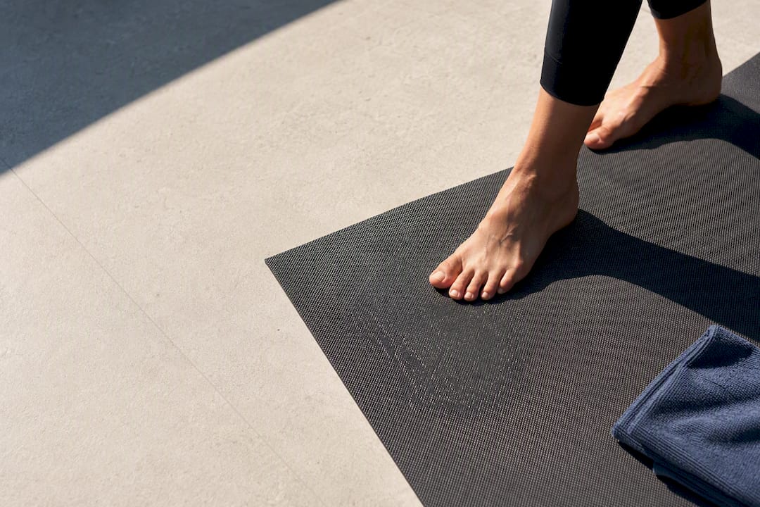 Bare foot testing yoga mat traction