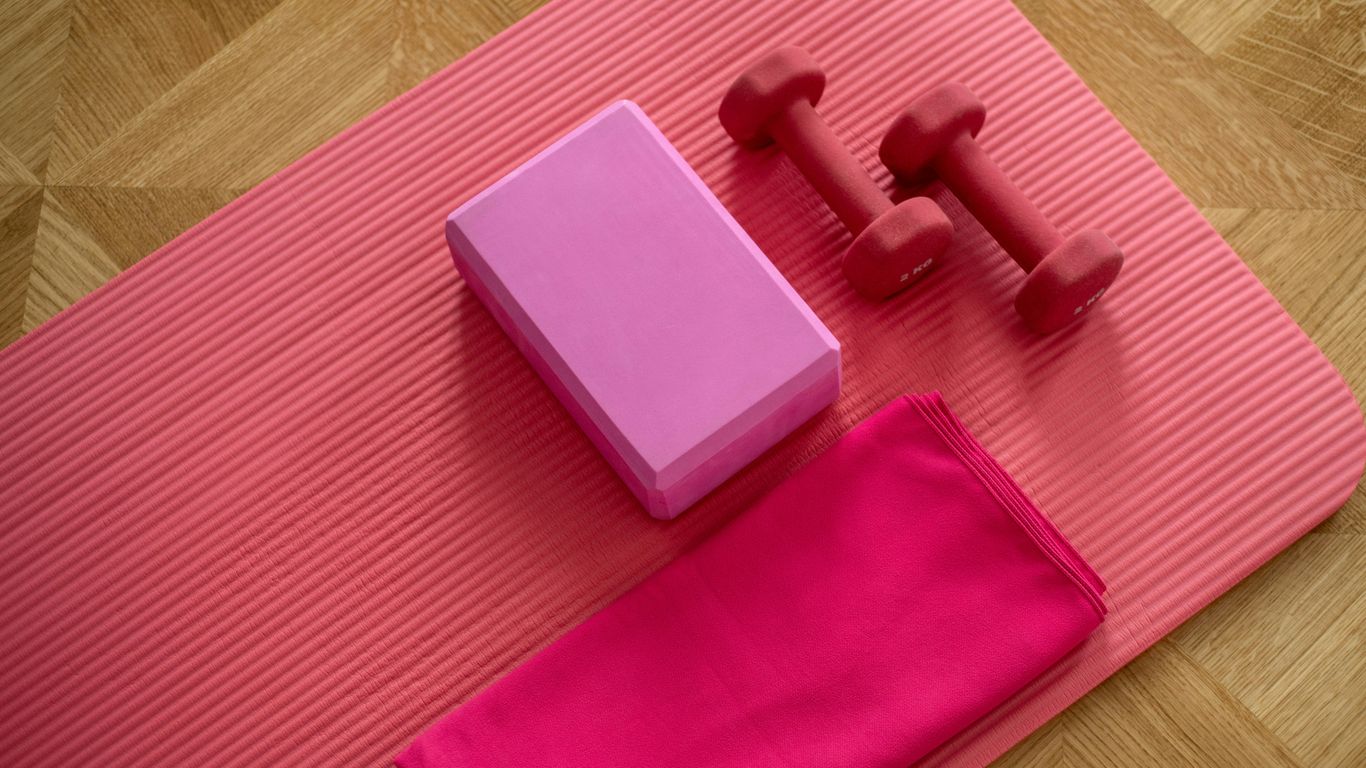 How to choose the right yoga mat and carrier for your practice