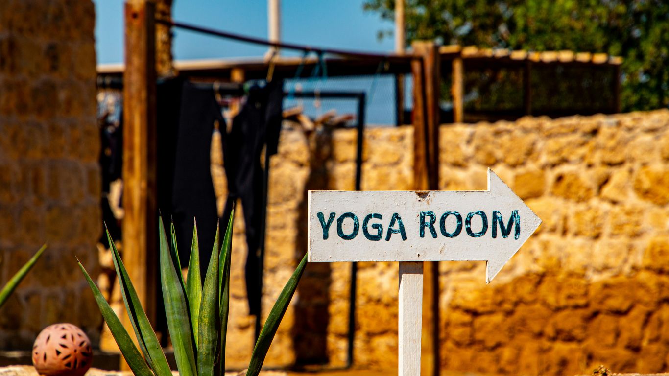 How to fold a yoga mat for travel and storage