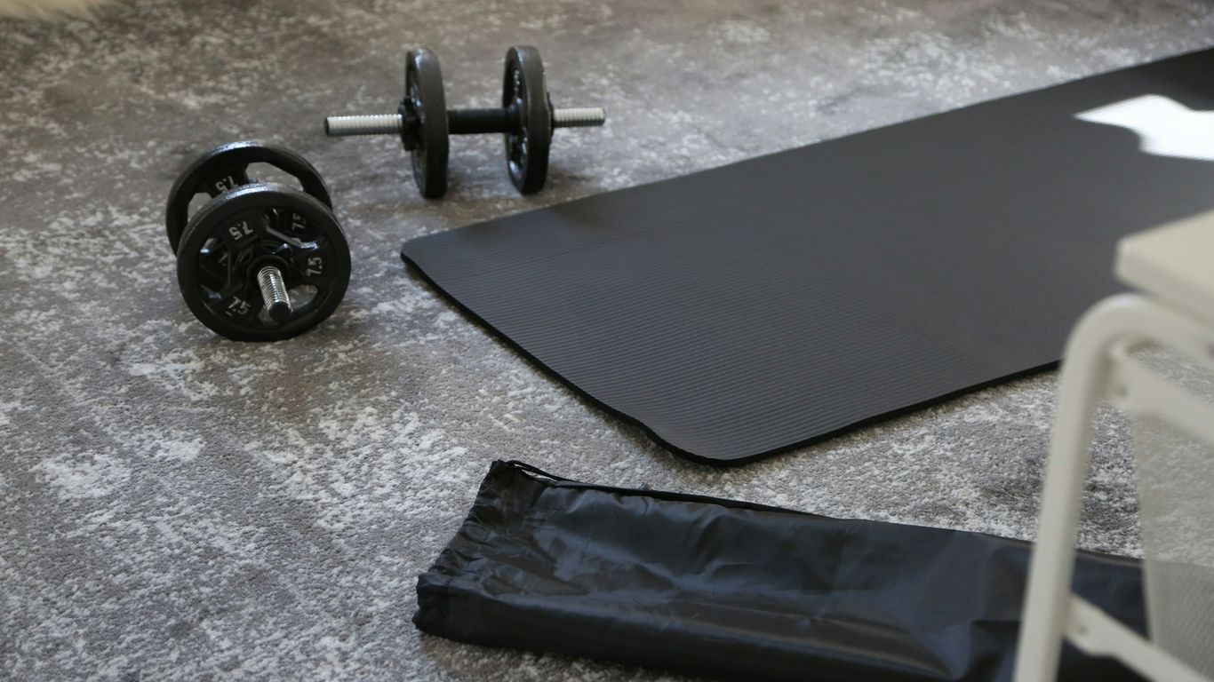 Yoga mat spray cleaner: How to choose, make, and use the right formula