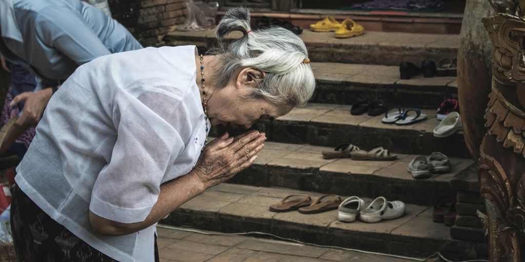 woman praying