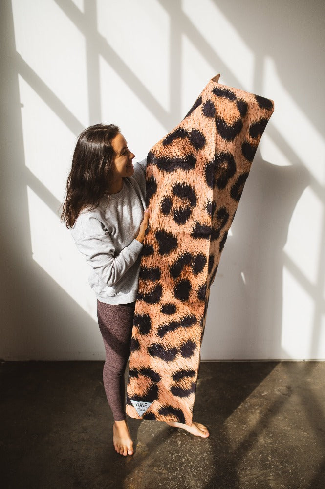 Foldable Travel Yoga Mat | Yoga Mat | Pink | 2mm | Yune Yoga | Leopard - Yune Yoga