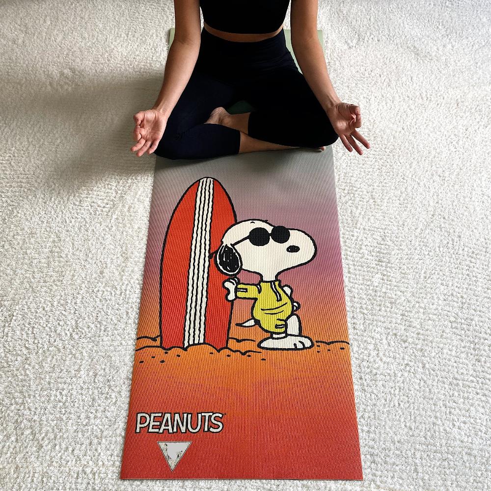 snoopy surf yune yoga mat lifestyle shot