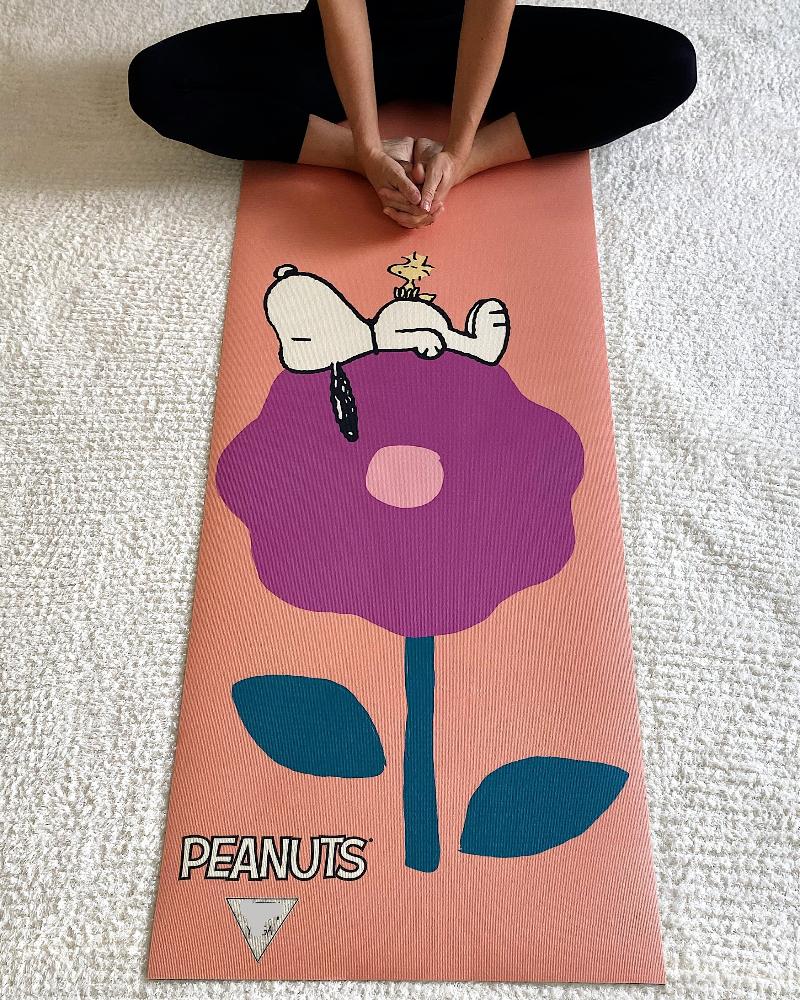 snoopy flower tan lifestyle shot