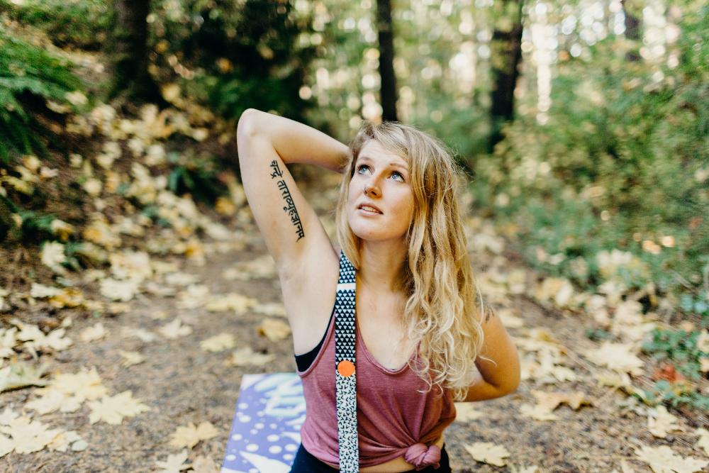 Yoga Strap | Stretching Strap | Metal Buckles | Black White | Yune Yoga | The Bowie - Yune Yoga